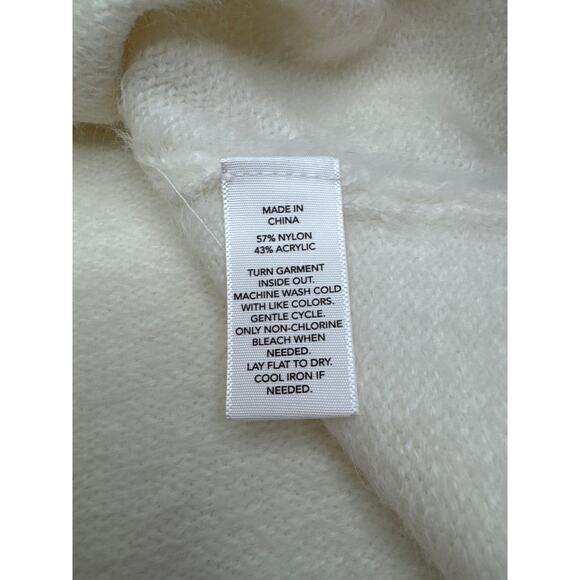 JCPenny Juniors Fuzzy Knit Top Small Cream Rhinestone Heart Closure NEW - Picture 6 of 6